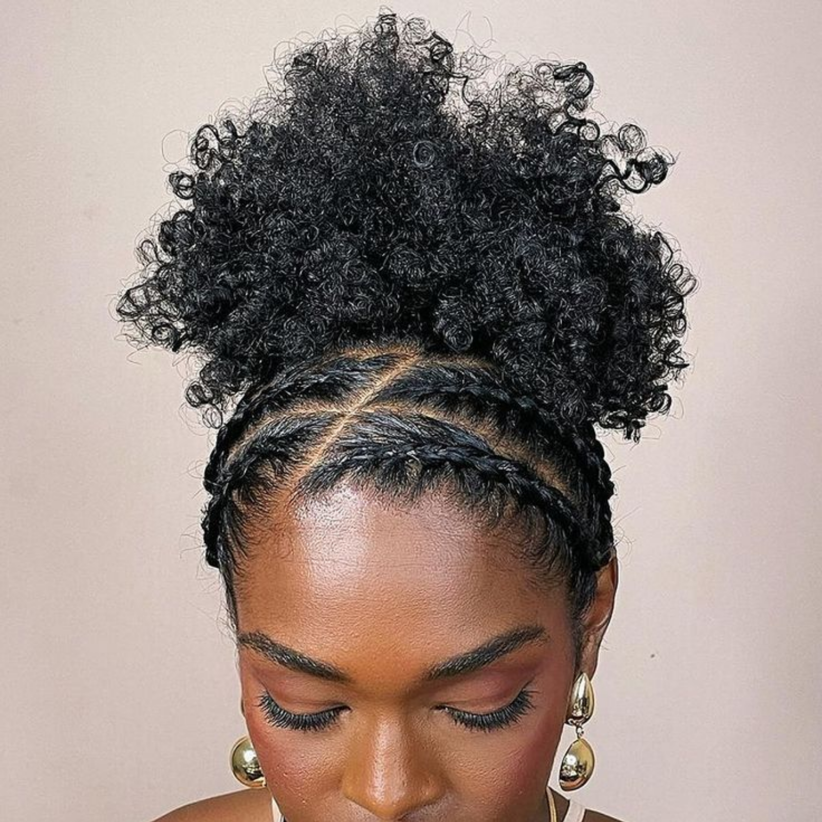 Nattes collées à l’avant